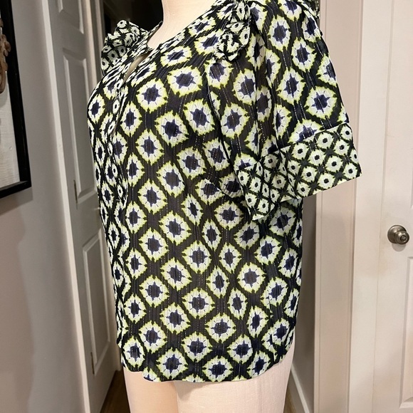 MARIE OLIVER silk blend button down short sleeve blouse with metallic threads - Picture 8 of 12